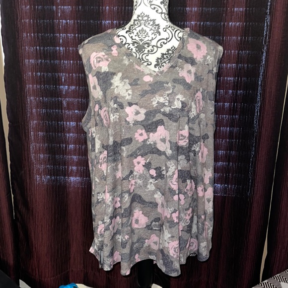 Camo/Floral Tank - Picture 1 of 3